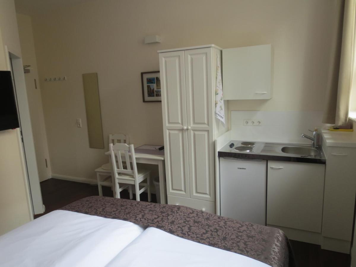 List Five - Your British Guesthouse Щутгарт Екстериор снимка