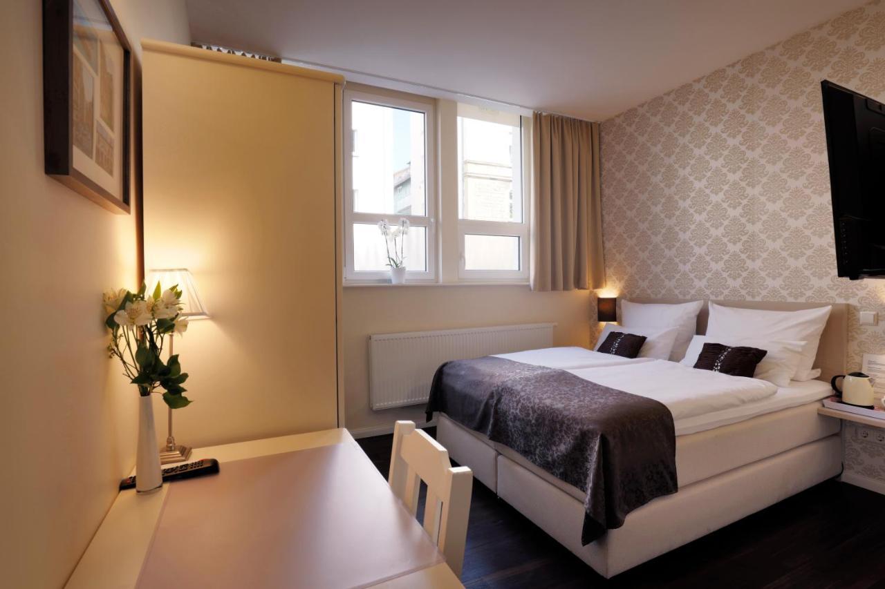 List Five - Your British Guesthouse Щутгарт Екстериор снимка