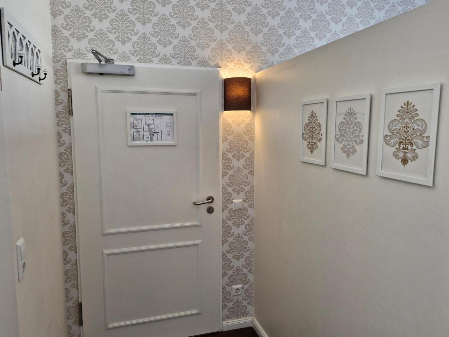List Five - Your British Guesthouse Щутгарт Екстериор снимка