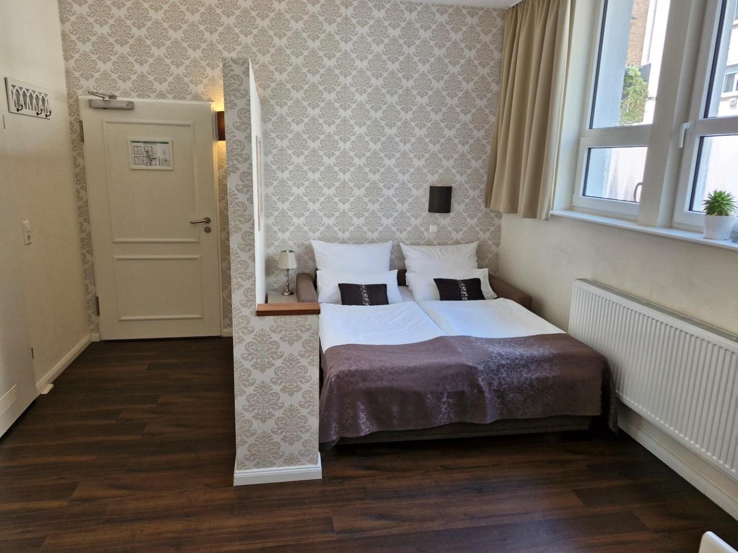 List Five - Your British Guesthouse Щутгарт Екстериор снимка