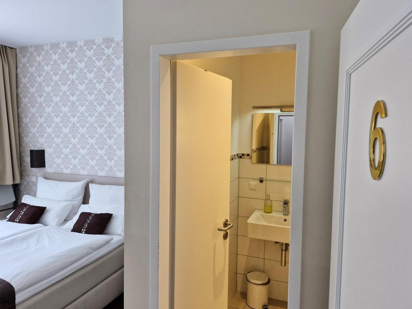 List Five - Your British Guesthouse Щутгарт Екстериор снимка