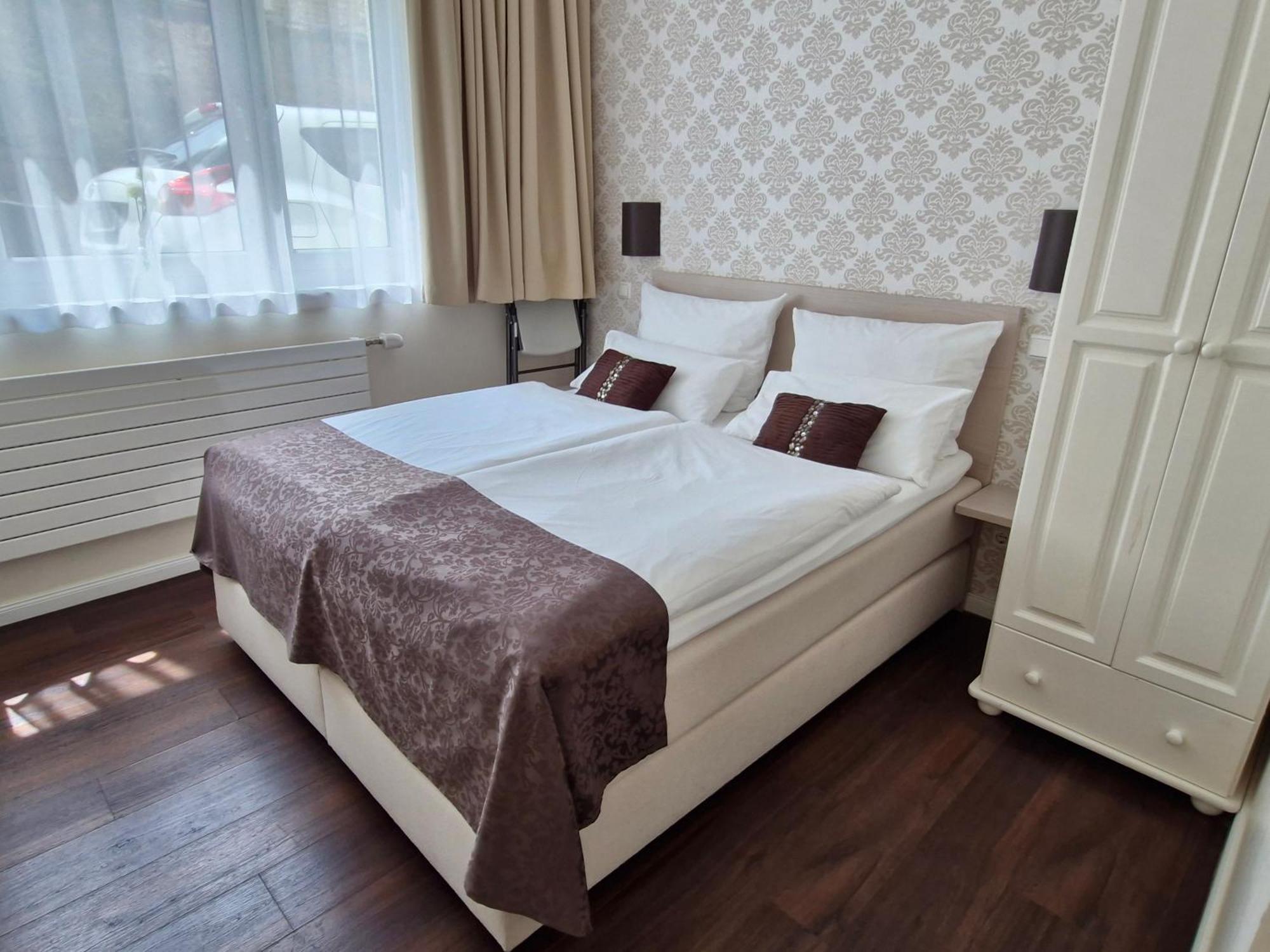 List Five - Your British Guesthouse Щутгарт Екстериор снимка