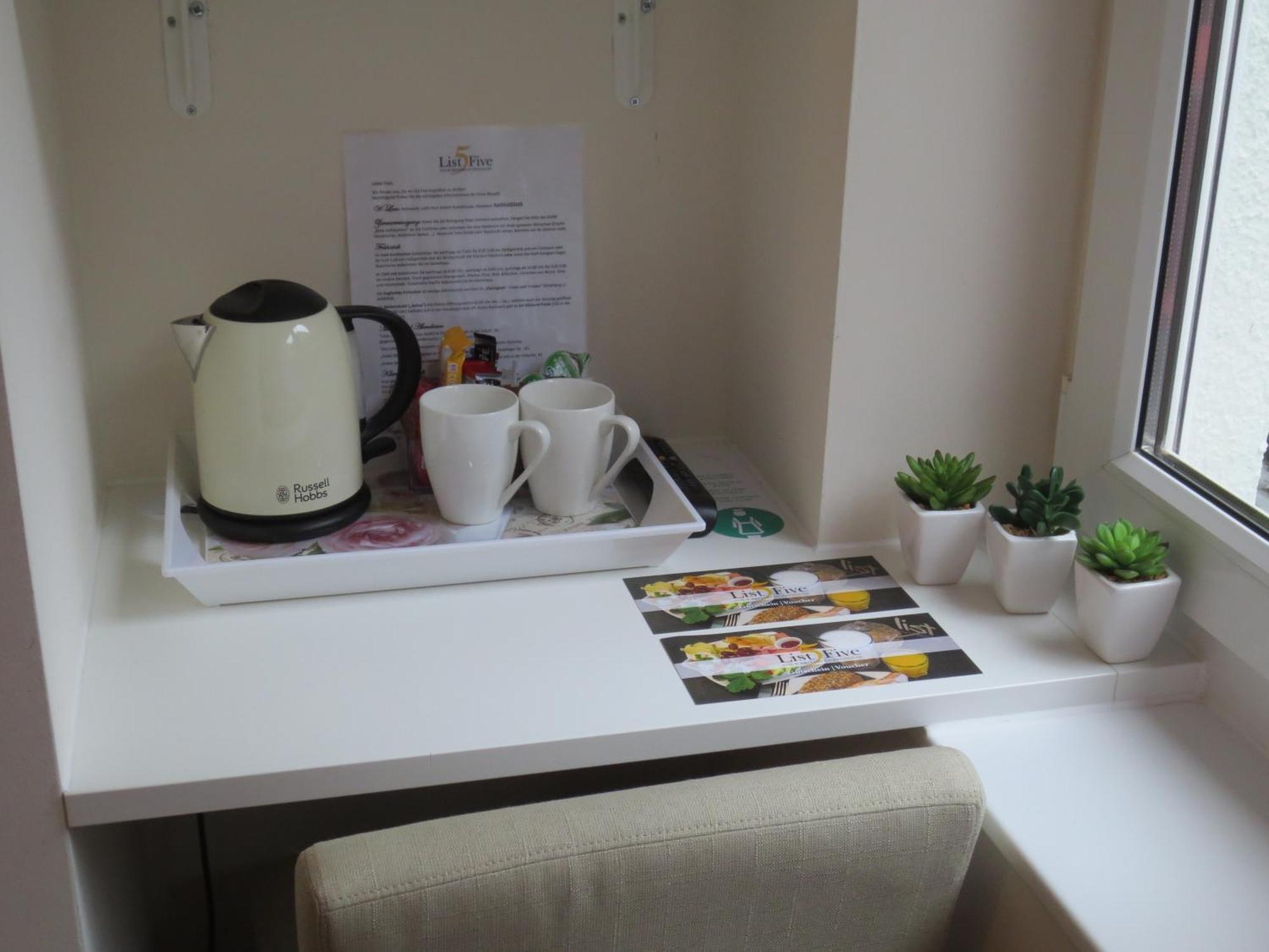 List Five - Your British Guesthouse Щутгарт Екстериор снимка