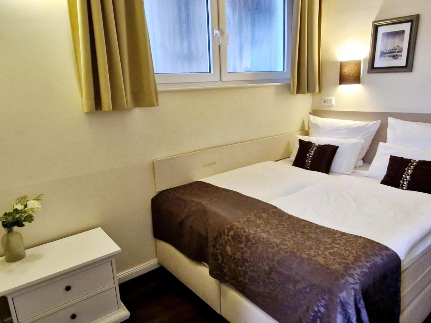 List Five - Your British Guesthouse Щутгарт Екстериор снимка