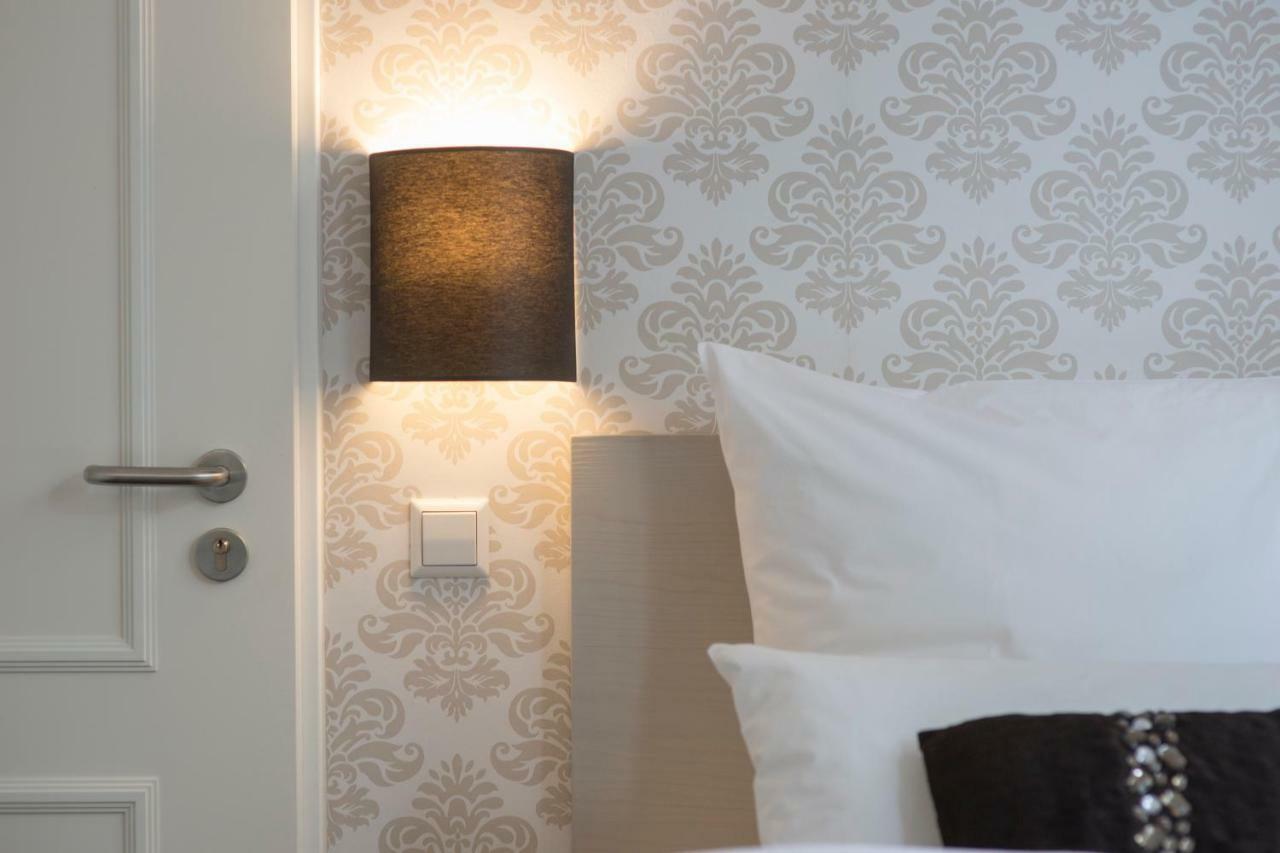 List Five - Your British Guesthouse Щутгарт Екстериор снимка