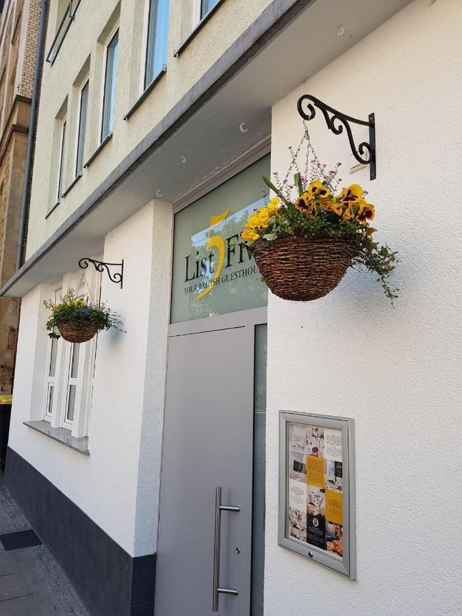 List Five - Your British Guesthouse Щутгарт Екстериор снимка